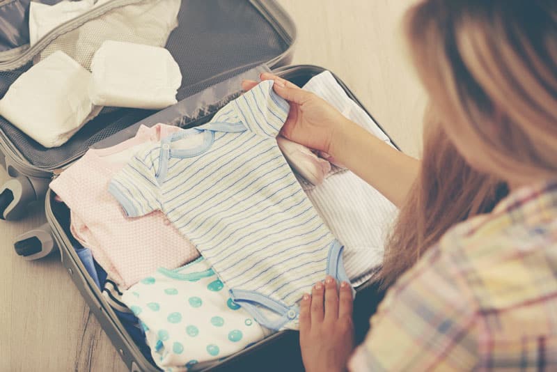 valise maternité jumeaux, layette, vêtements, que prévoir ?